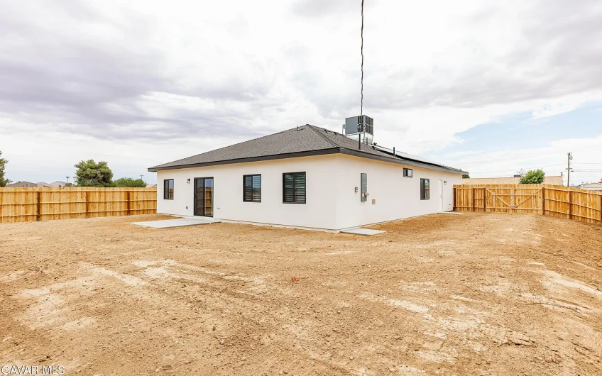 Newly built 4 bedroom home in Walpole Ave, California City CA USA