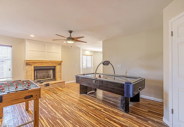 Beautiful 2 story family home in Karen Ave, California City, USA