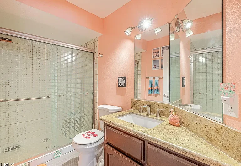 Beautiful 2 story family home in Karen Ave, California City, USA