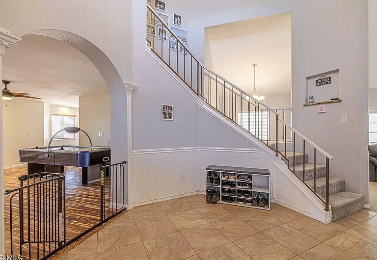 Beautiful 2 story family home in Karen Ave, California City, USA