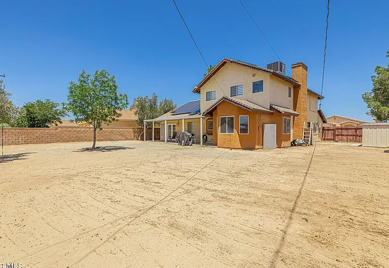 Beautiful 2 story family home in Karen Ave, California City, USA