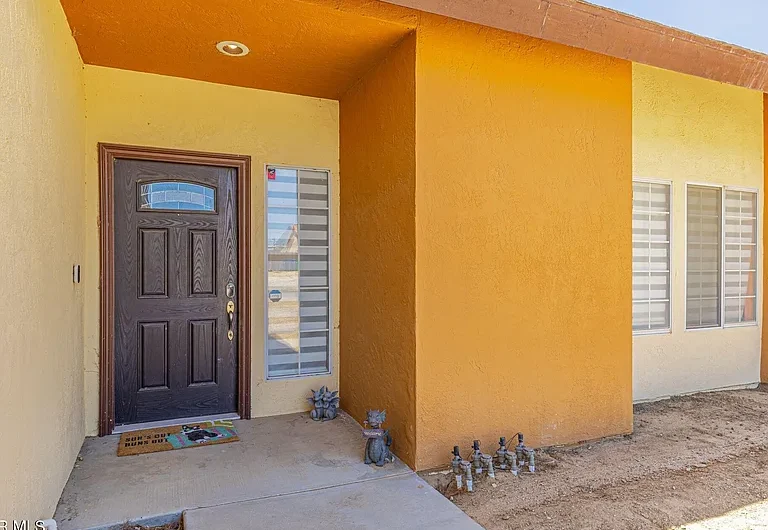 Beautiful 2 story family home in Karen Ave, California City, USA